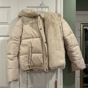 Hollister Cream Cropped Puffer Jacket with Fuzzy Lining